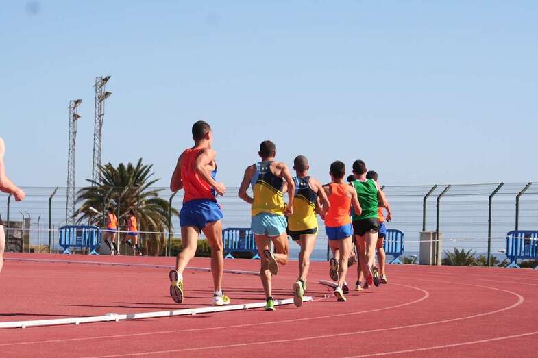 Imagen de archivo de una prueba en las pistas de atletismo de El Hornillo (Foto TA)